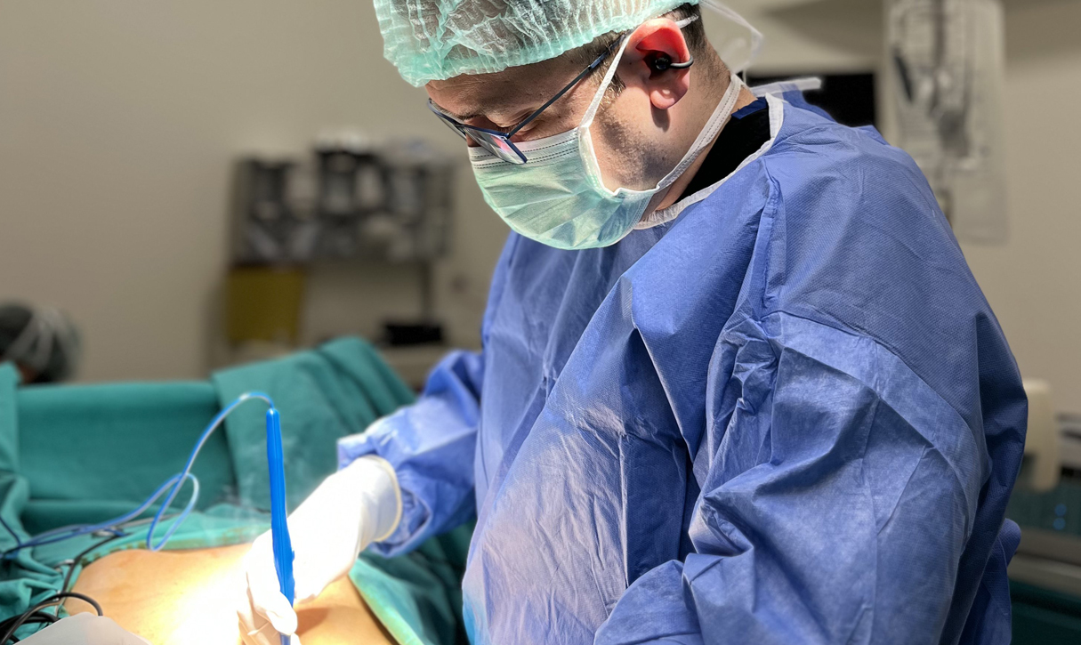 Safra Kesesinin Alınması Vücutta Kalıcı Bir Sorun Yaratır mı? Doç.Dr Çağhan Pekşen Genel Cerrahi Uzmanı İstanbul En İyi Safra aneliyatı doktoru safra cerrahi istanbul en iyi safra doktorları